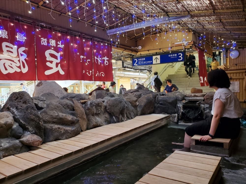 kamisuwa_station_onsen (1)