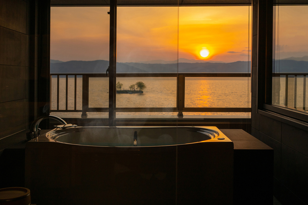 suhaku_modern_japanese_lakeside_onsen (33)