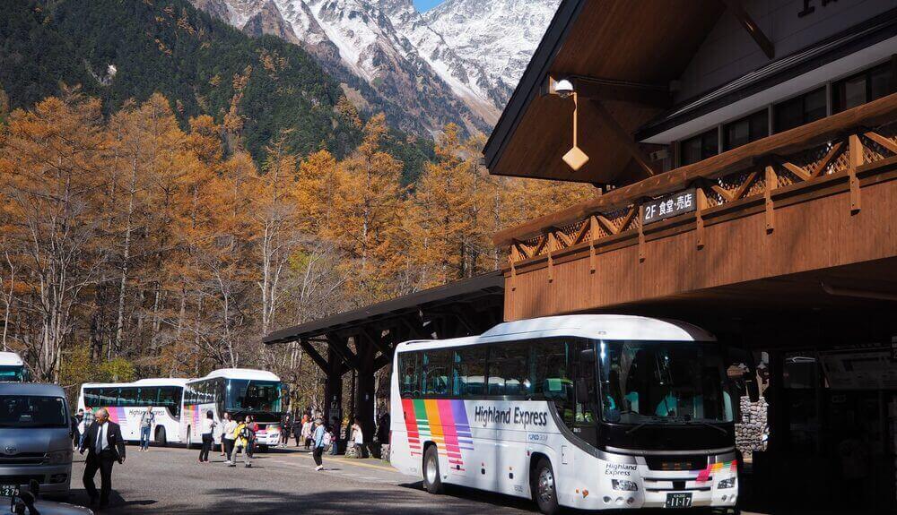 kamikochi-bus-terminal-autumn